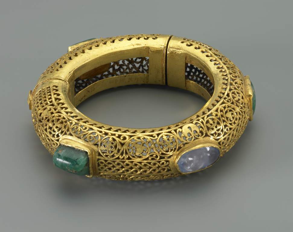 K 0193 Edelstein Armring.jpg Goldenes Byzanz